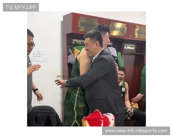 球队更衣室揭秘：团队氛围成就赛场表现，各球队更衣室大佬